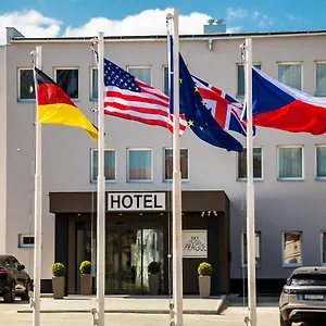 skyhotel-prague.praguehotelsweb.com/